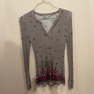 Daniel Rainn woman’s cotton stretch top. Size medium.